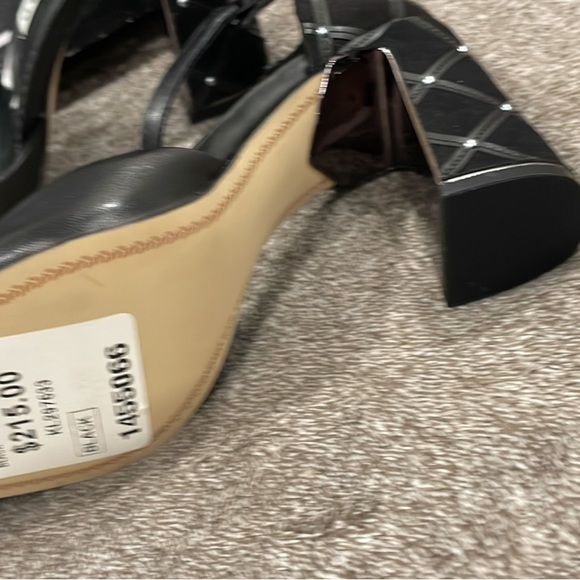 Heels - Picture 6 of 6